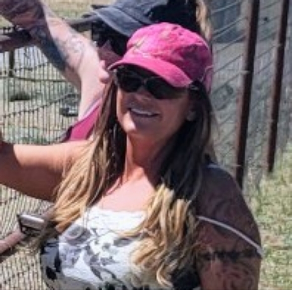 Meet your Posher, Shelli - Picture 2 of 5